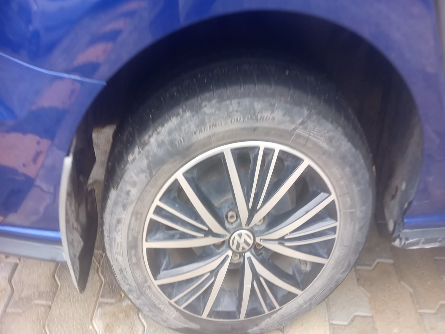 Used 2021 Volkswagen Vento Highline 1.0L TSI Petrol Manual tyres RIGHT REAR TYRE RIM VIEW