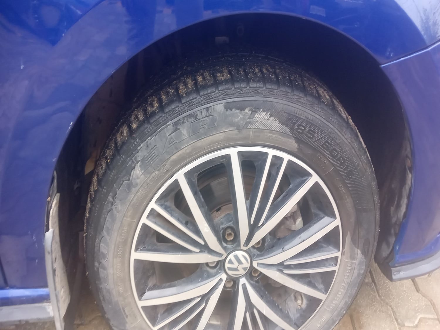 Used 2021 Volkswagen Vento Highline 1.0L TSI Petrol Manual tyres RIGHT FRONT TYRE RIM VIEW
