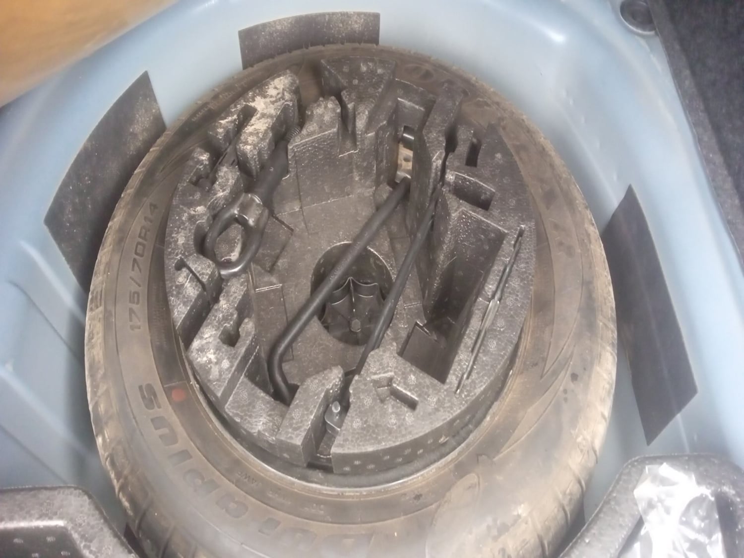 Used 2021 Volkswagen Vento Highline 1.0L TSI Petrol Manual tyres SPARE TYRE VIEW