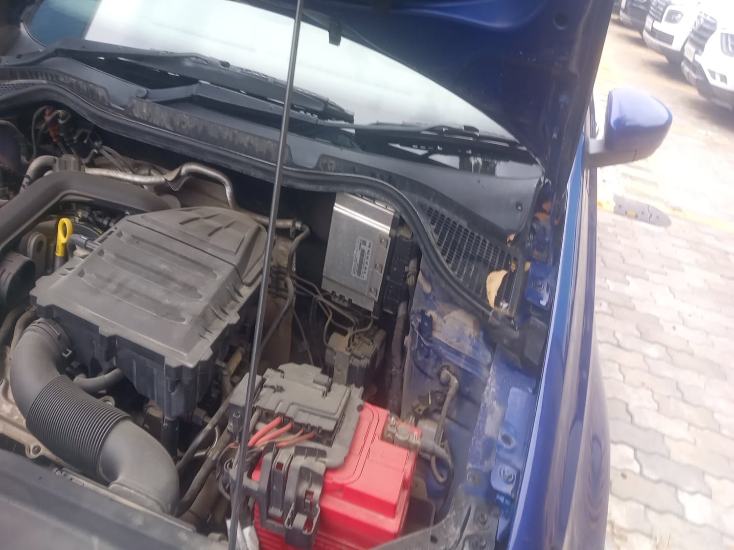 Used 2021 Volkswagen Vento Highline 1.0L TSI Petrol Manual engine ENGINE LEFT SIDE HINGE & APRON VIEW