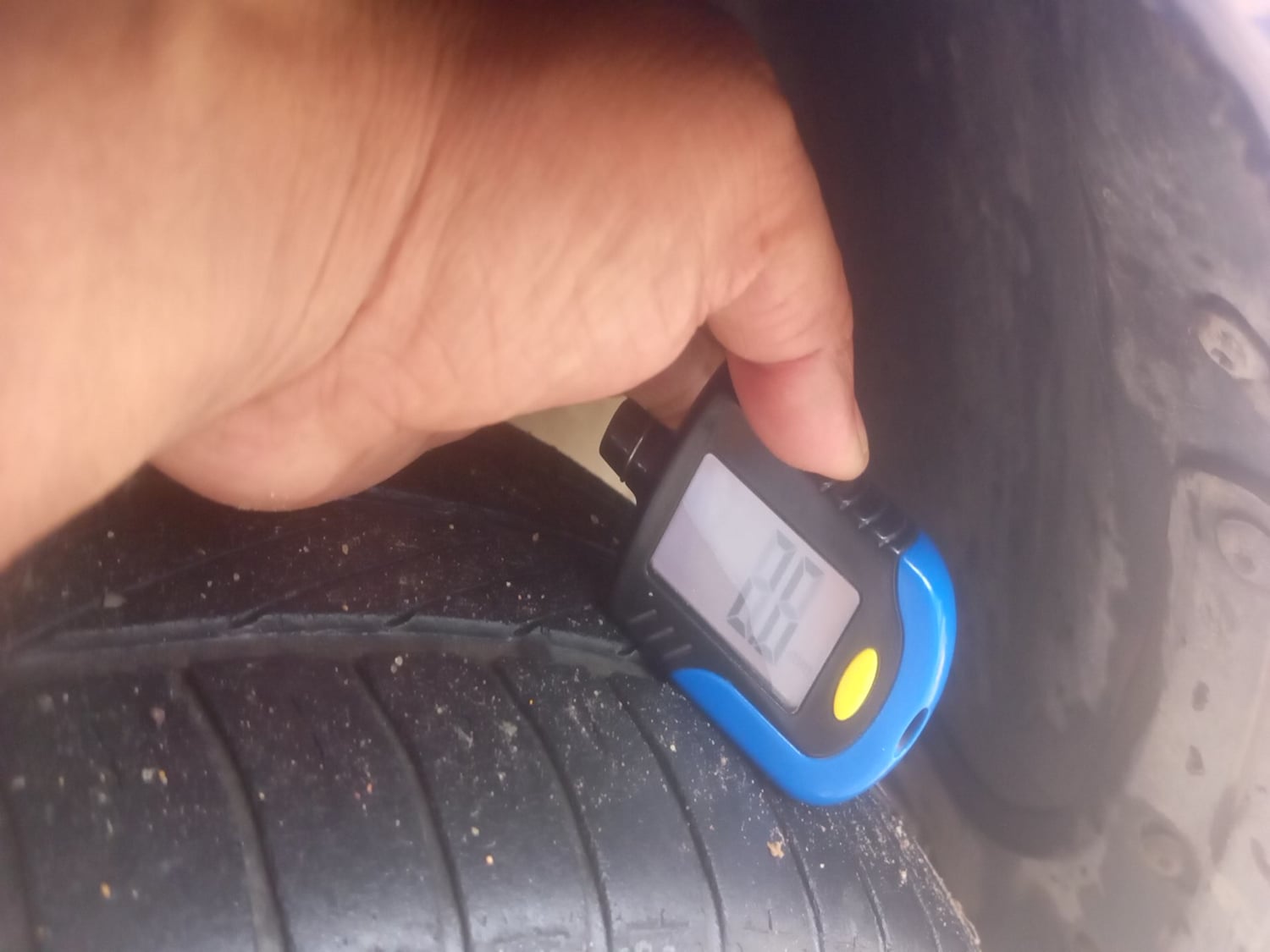 Used 2021 Volkswagen Vento Highline 1.0L TSI Petrol Manual tyres LEFT REAR TYRE TREAD VIEW