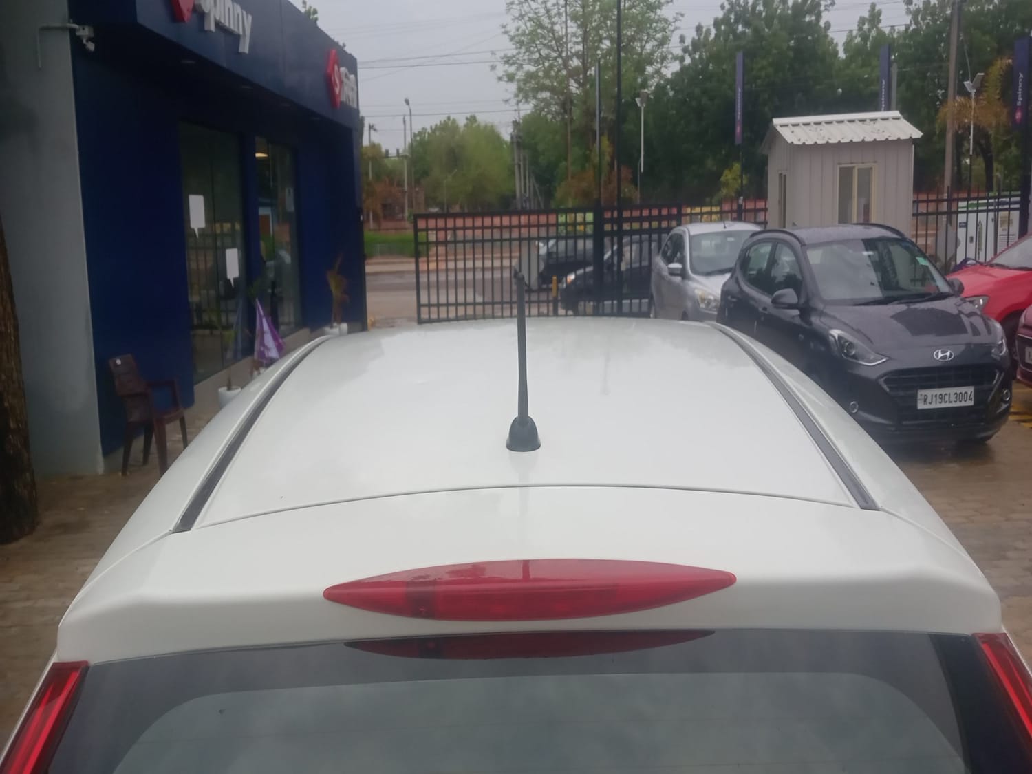 Used 2015 Honda Jazz V Petrol Petrol Manual exterior EXTERIOR ROOF VIEW