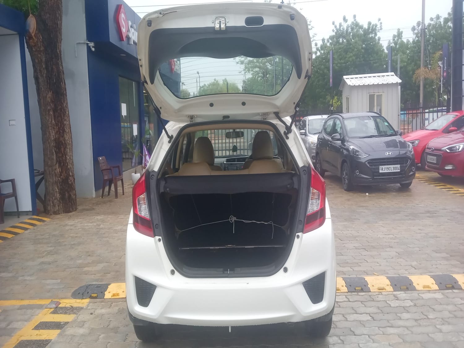 Used 2015 Honda Jazz V Petrol Petrol Manual interior DICKY INSIDE VIEW