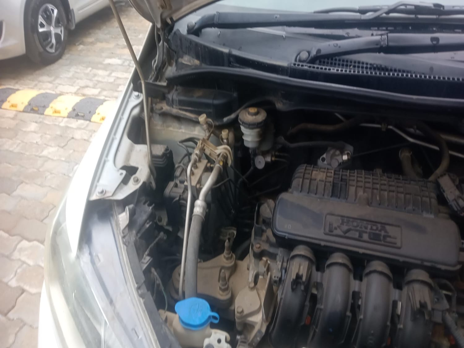 Used 2015 Honda Jazz V Petrol Petrol Manual engine ENGINE RIGHT SIDE HINGE & APRON VIEW