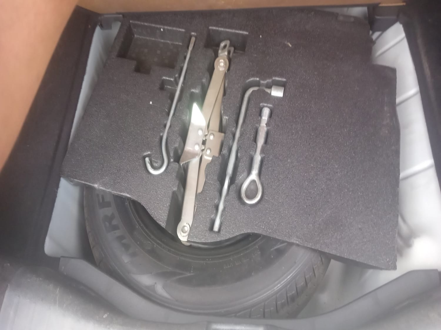 Used 2015 Honda Jazz V Petrol Petrol Manual tyres SPARE TYRE VIEW