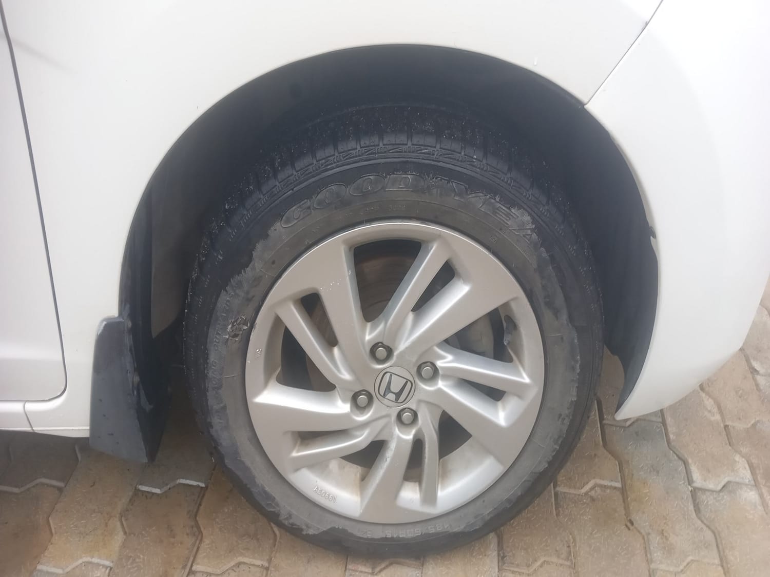 Used 2015 Honda Jazz V Petrol Petrol Manual tyres RIGHT FRONT TYRE RIM VIEW