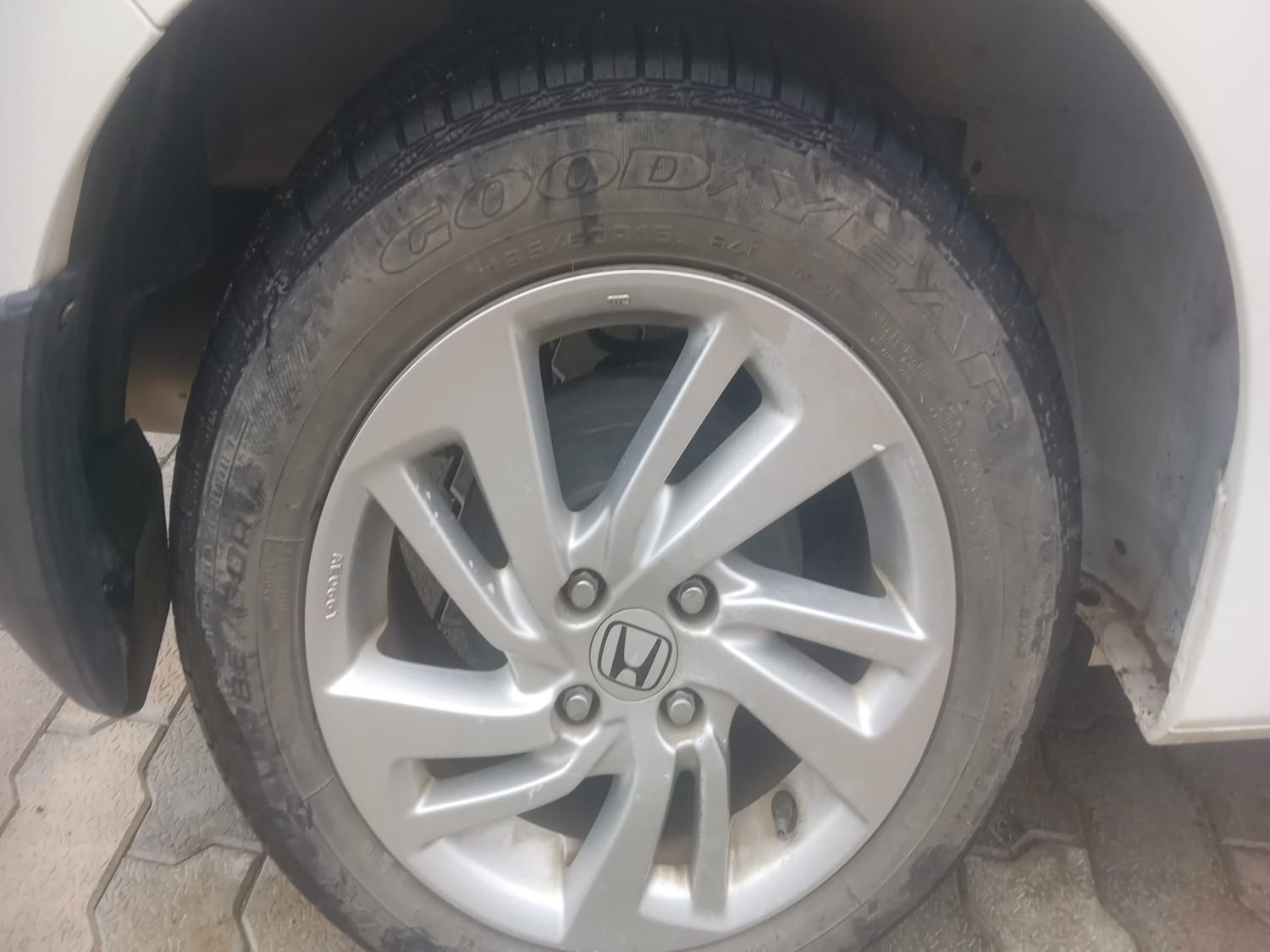 Used 2015 Honda Jazz V Petrol Petrol Manual tyres RIGHT REAR TYRE RIM VIEW