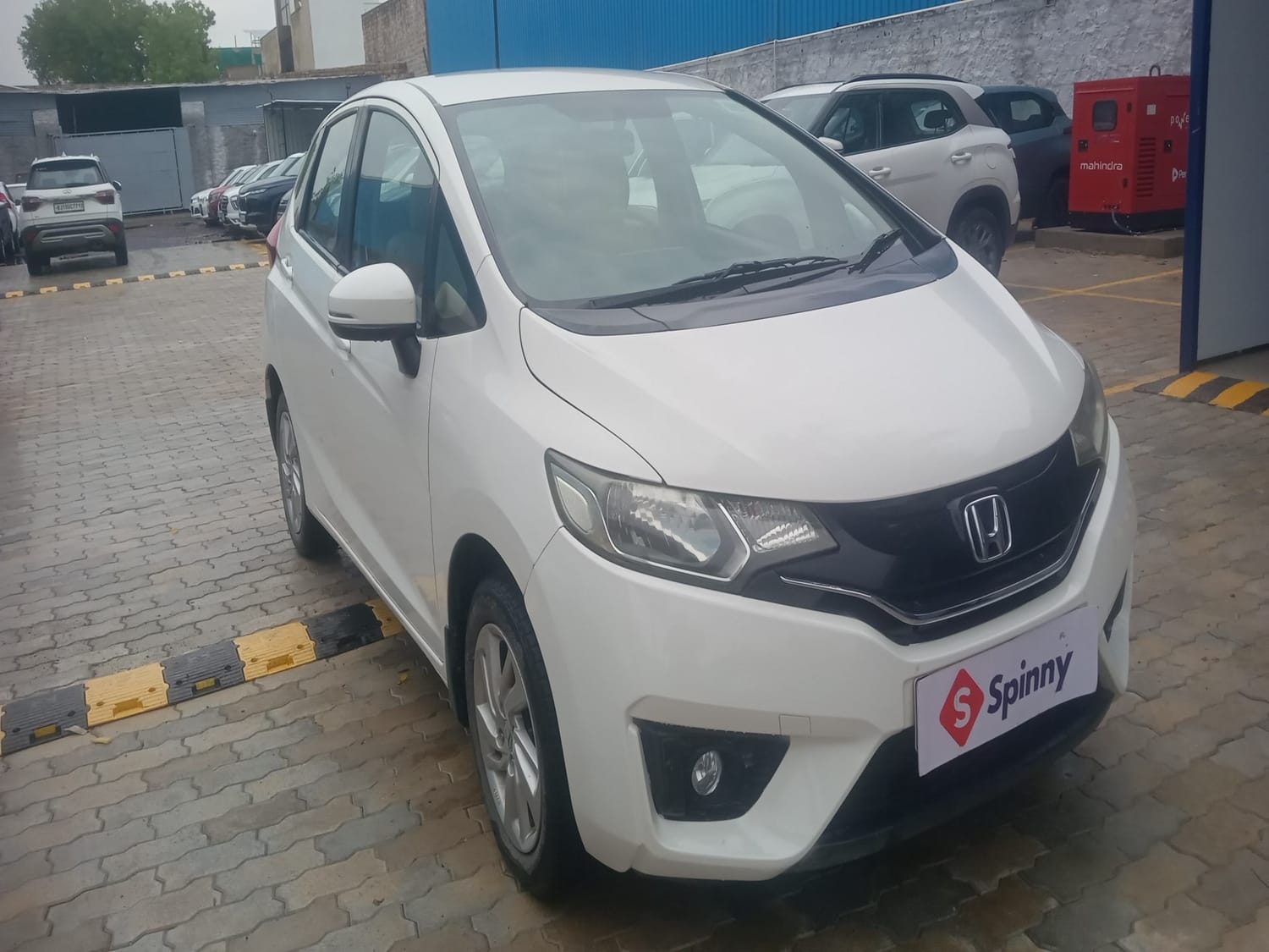 Used 2015 Honda Jazz V Petrol Petrol Manual exterior RIGHT FRONT CORNER VIEW