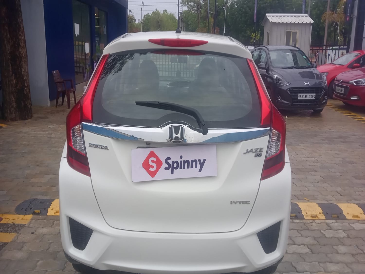 Used 2015 Honda Jazz V Petrol Petrol Manual interior DICKY DOOR OPEN VIEW