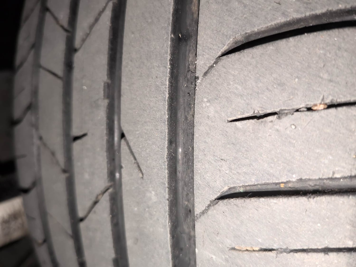 Used 2023 Skoda Slavia Style 1.0L TSI AT Petrol Automatic tyres RIGHT FRONT TYRE TREAD VIEW