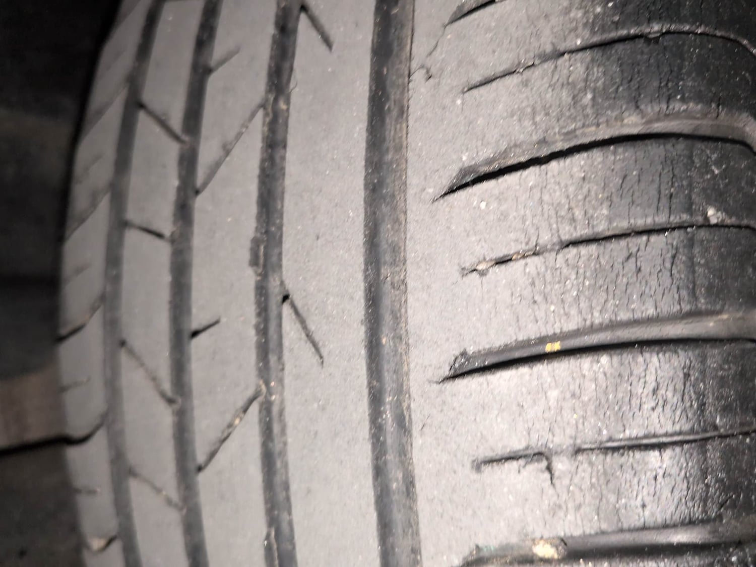 Used 2023 Skoda Slavia Style 1.0L TSI AT Petrol Automatic tyres RIGHT REAR TYRE TREAD VIEW
