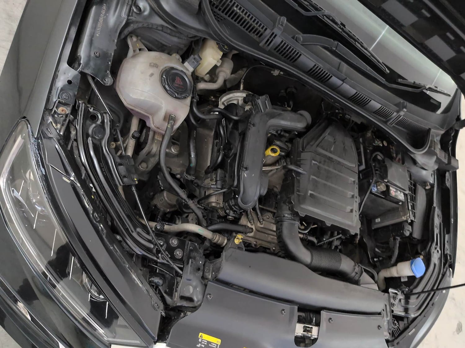 Used 2023 Skoda Slavia Style 1.0L TSI AT Petrol Automatic engine ENGINE RIGHT SIDE VIEW