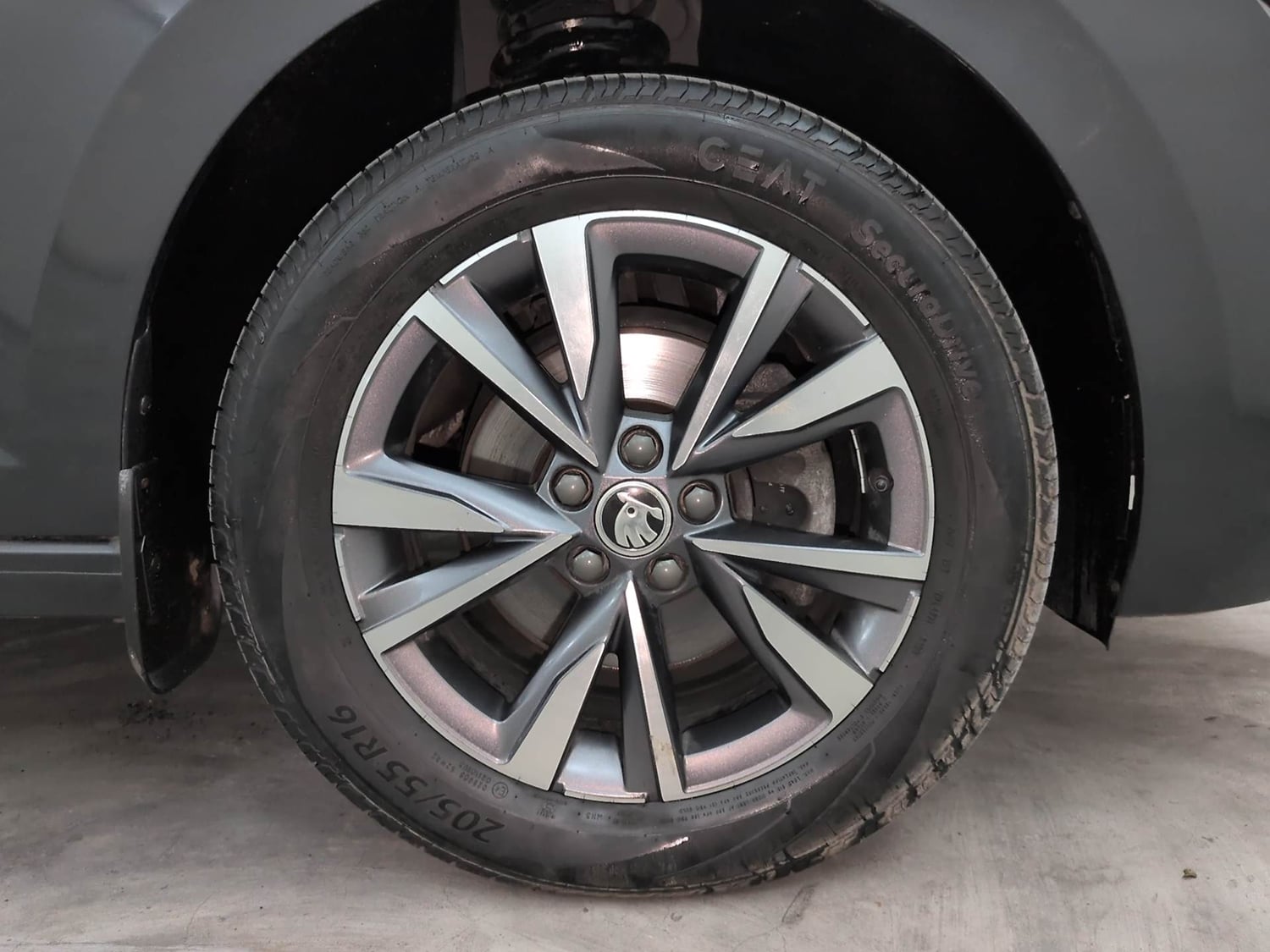 Used 2023 Skoda Slavia Style 1.0L TSI AT Petrol Automatic tyres RIGHT FRONT TYRE RIM VIEW