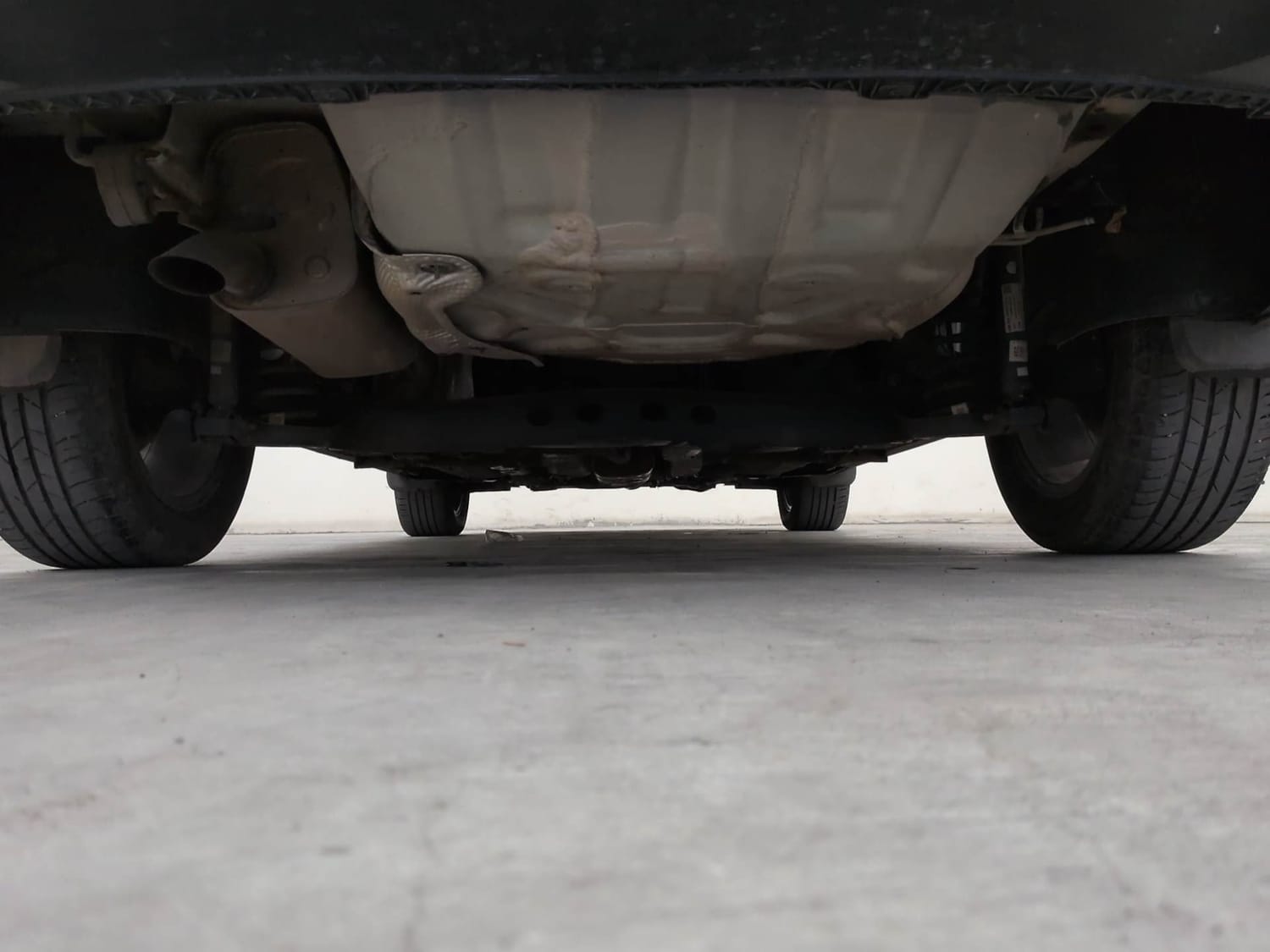 Used 2023 Skoda Slavia Style 1.0L TSI AT Petrol Automatic extra REAR UNDERBODY VIEW (TAKEN FROM REAR)