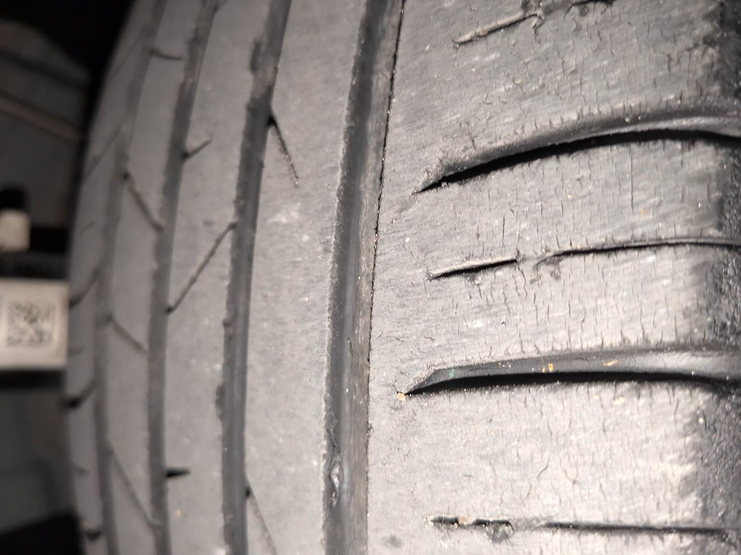 Used 2023 Skoda Slavia Style 1.0L TSI AT Petrol Automatic tyres LEFT FRONT TYRE TREAD VIEW