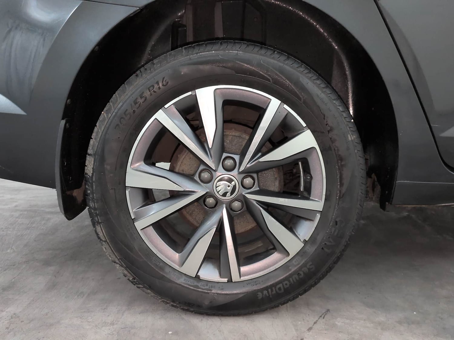 Used 2023 Skoda Slavia Style 1.0L TSI AT Petrol Automatic tyres RIGHT REAR TYRE RIM VIEW