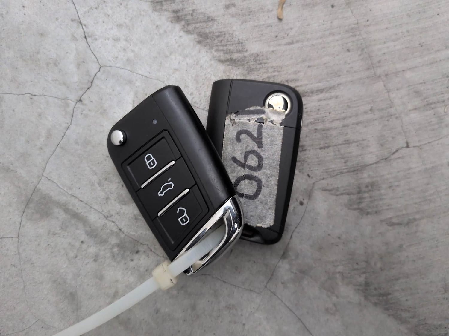 Used 2023 Skoda Slavia Style 1.0L TSI AT Petrol Automatic extra CAR KEY VIEW