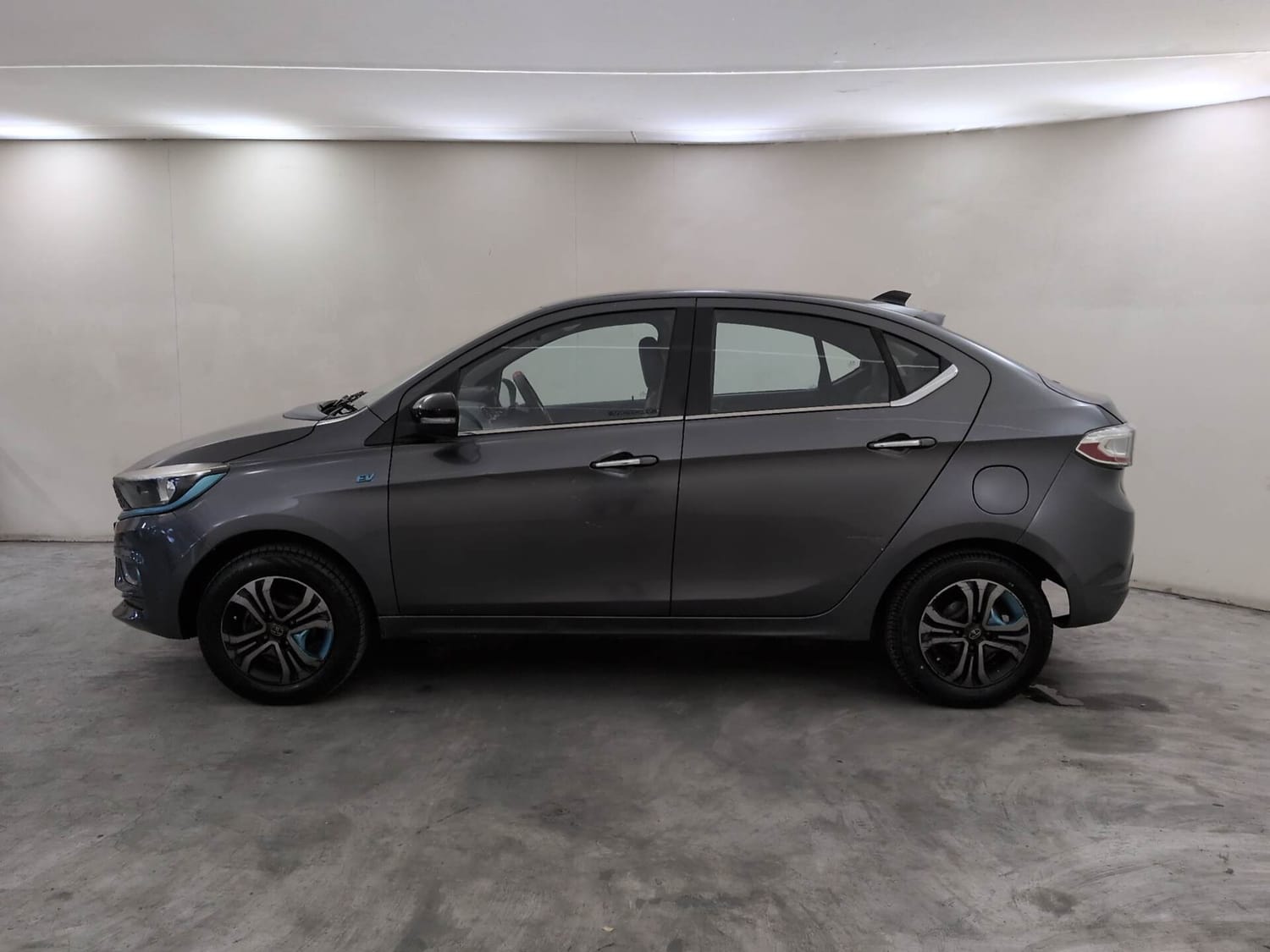 2022 Tata Tigor EV XZ Plus - Photo 2