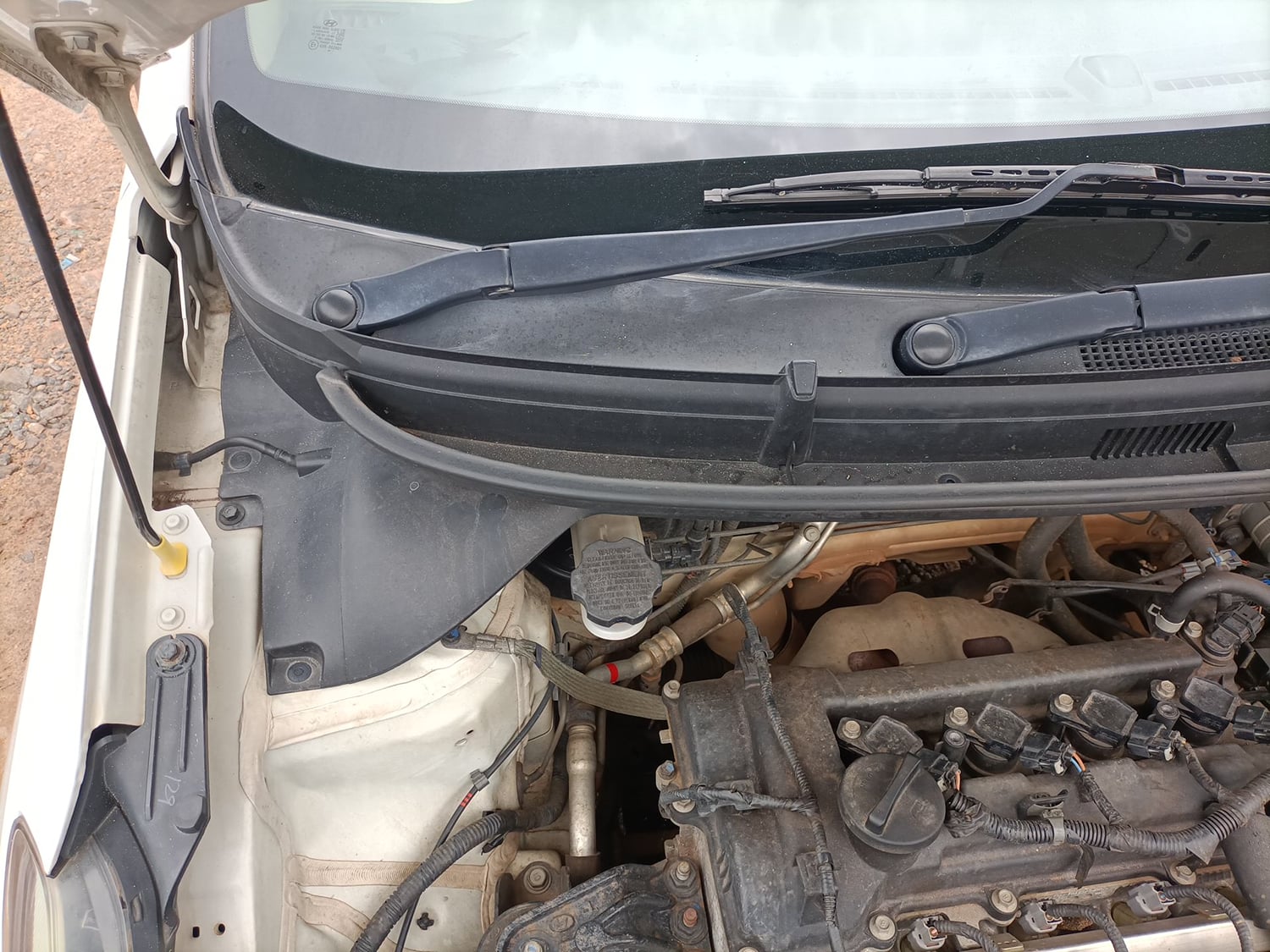 Used 2019 Hyundai Elite i20 Asta 1.2 AT Petrol Automatic engine ENGINE RIGHT SIDE HINGE & APRON VIEW