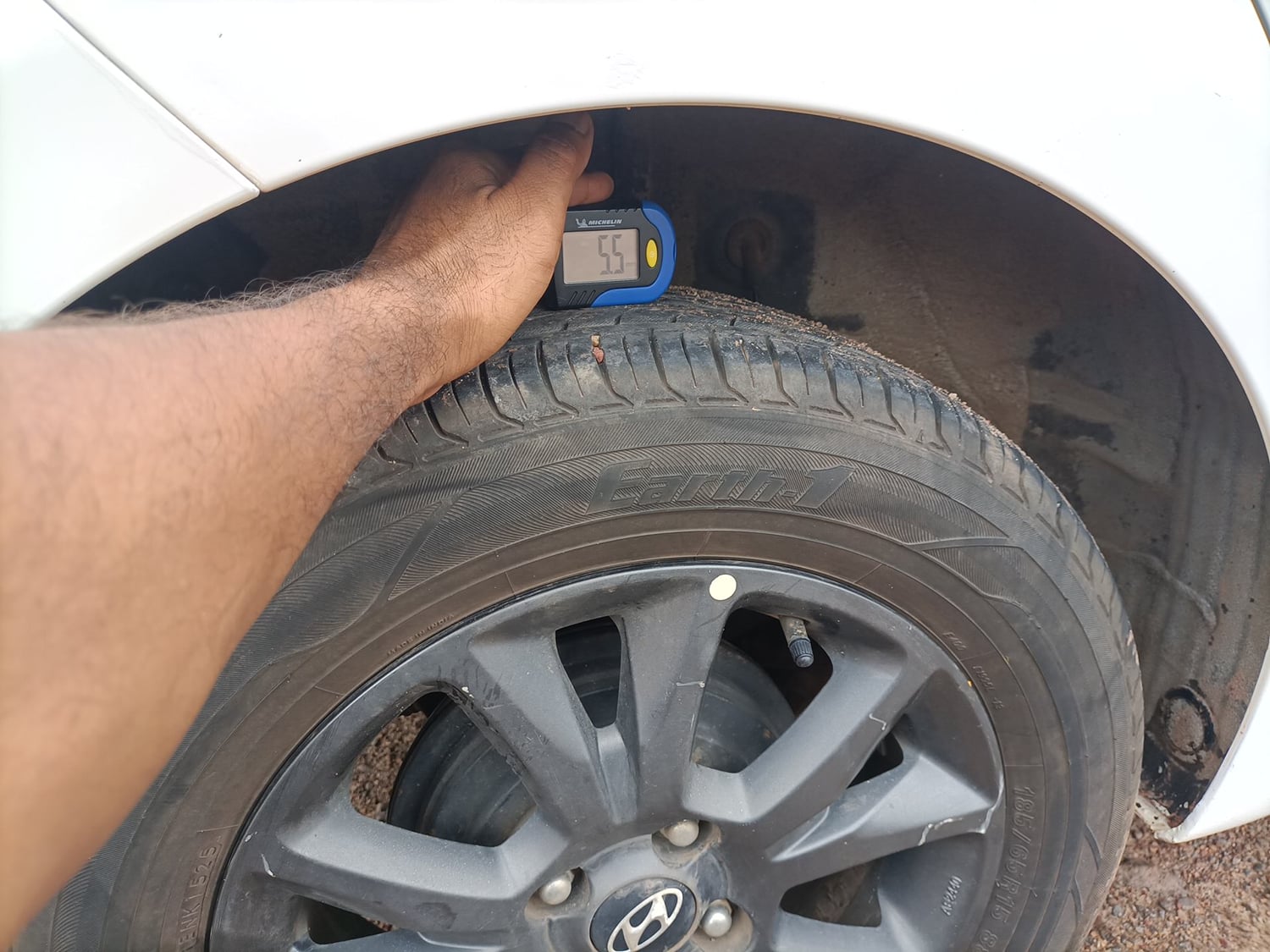 Used 2019 Hyundai Elite i20 Asta 1.2 AT Petrol Automatic tyres RIGHT REAR TYRE TREAD VIEW