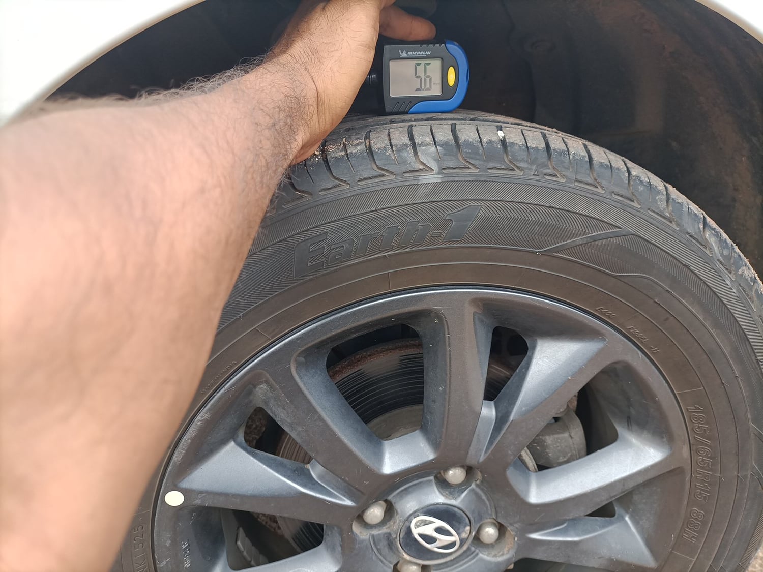 Used 2019 Hyundai Elite i20 Asta 1.2 AT Petrol Automatic tyres RIGHT FRONT TYRE TREAD VIEW