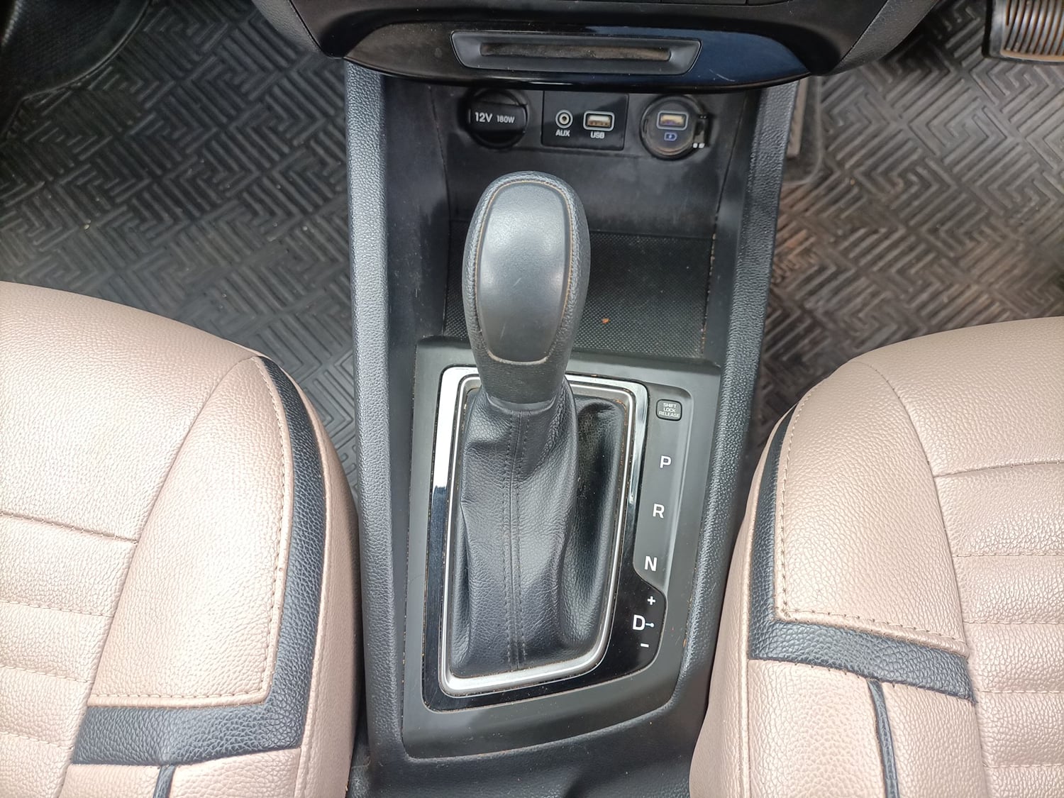 Used 2019 Hyundai Elite i20 Asta 1.2 AT Petrol Automatic interior GEAR  KNOB VIEW