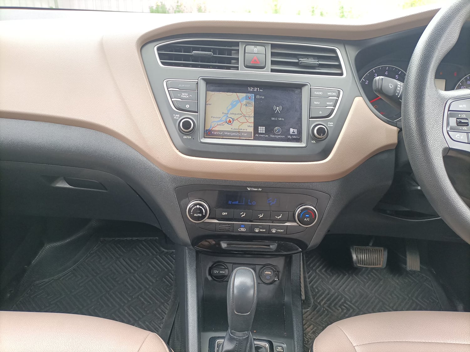 Used 2019 Hyundai Elite i20 Asta 1.2 AT Petrol Automatic interior MUSIC SYSTEM & AC CONTROL VIEW