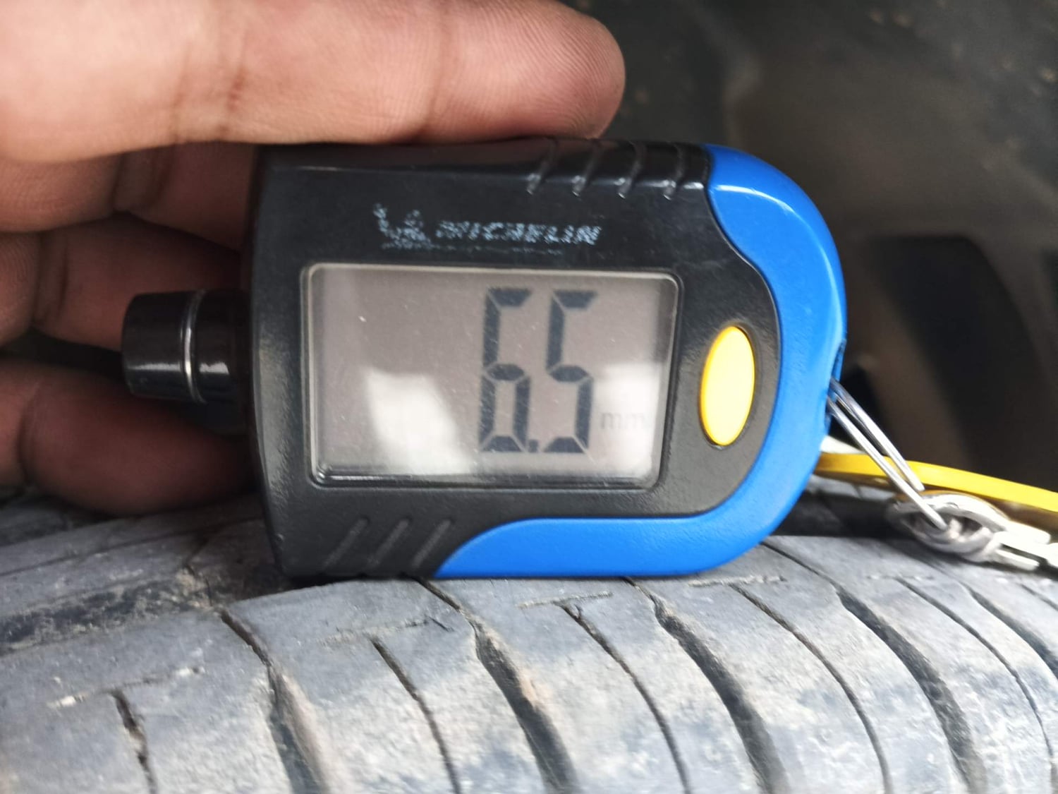 Used 2014 Maruti Suzuki Swift VXi Petrol Manual tyres LEFT REAR TYRE TREAD VIEW