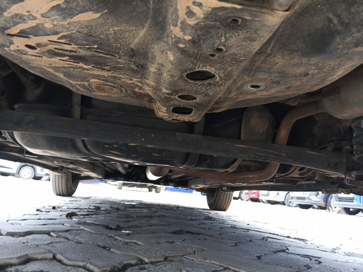 Used 2014 Maruti Suzuki Swift VXi Petrol Manual extra REAR RIGHT UNDERBODY VIEW