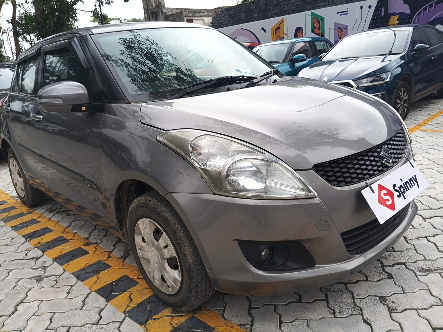Used 2014 Maruti Suzuki Swift VXi Petrol Manual exterior RIGHT FRONT CORNER VIEW