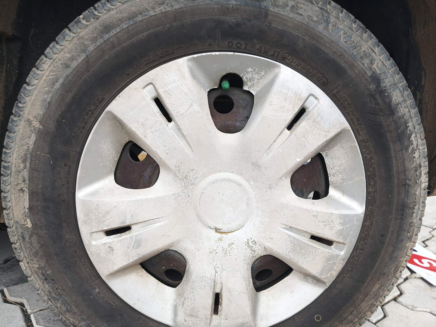 Used 2014 Maruti Suzuki Swift VXi Petrol Manual tyres LEFT REAR TYRE RIM VIEW