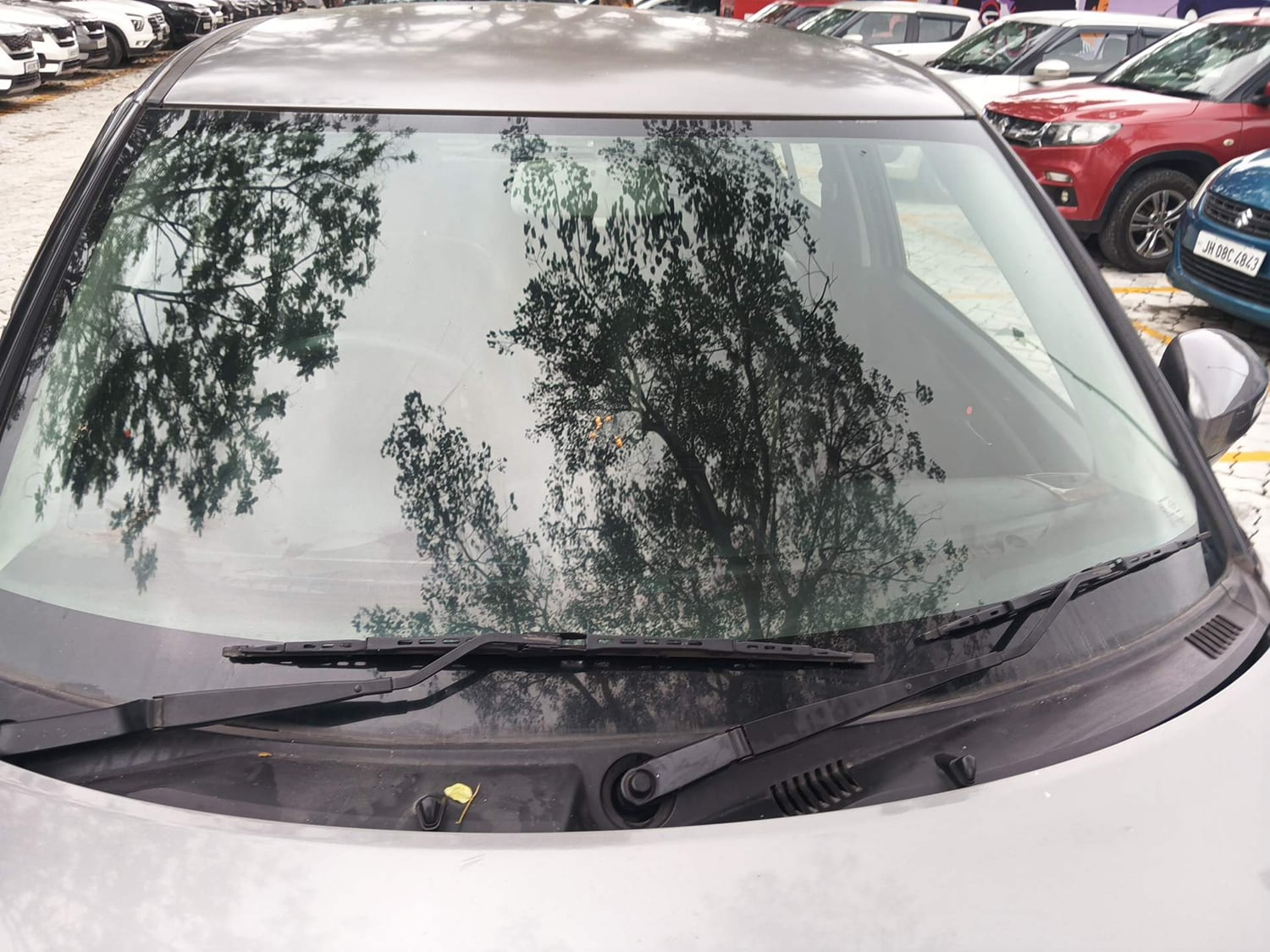 Used 2014 Maruti Suzuki Swift VXi Petrol Manual exterior FRONT WINDSHIELD VIEW