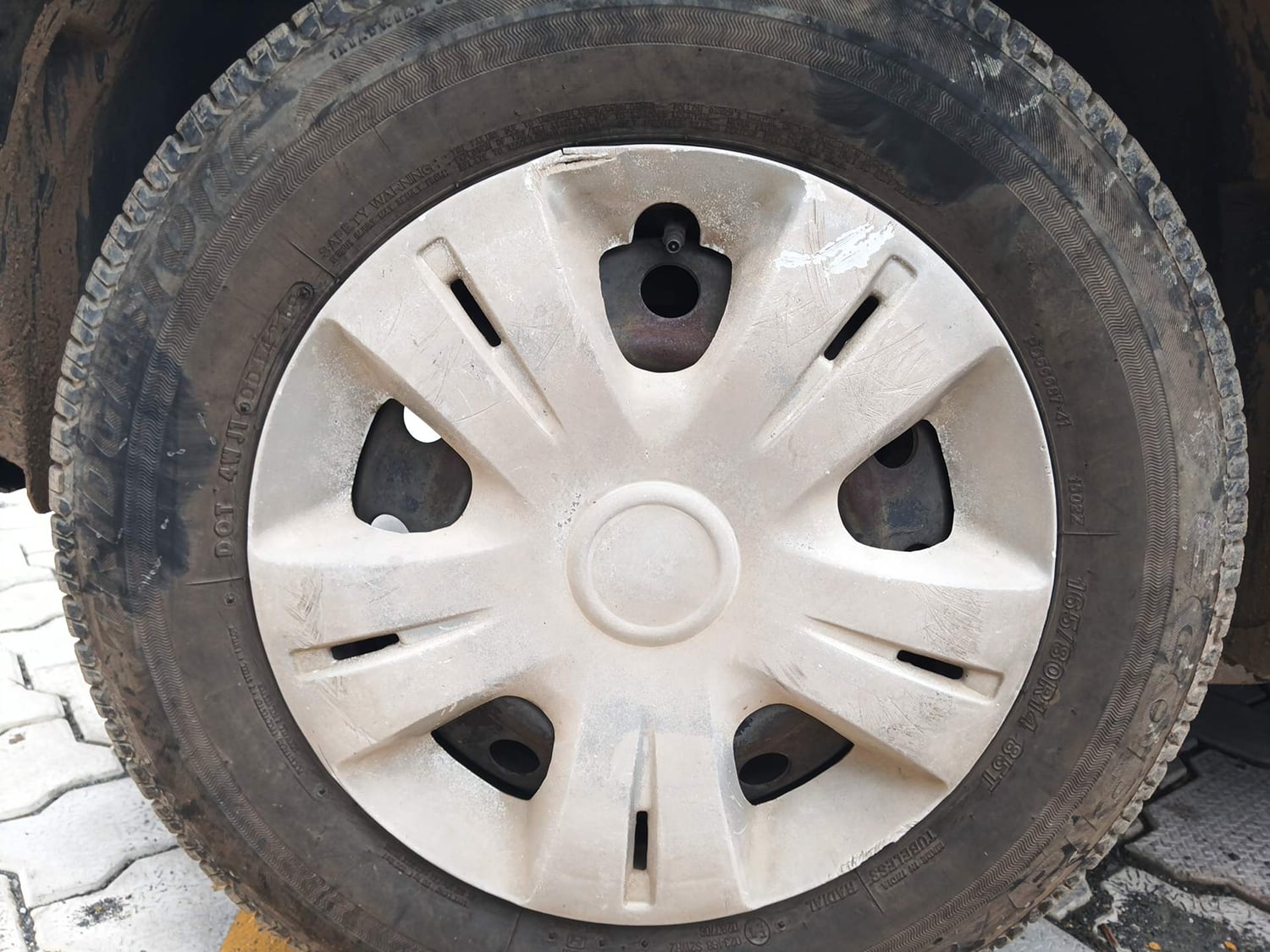 Used 2014 Maruti Suzuki Swift VXi Petrol Manual tyres RIGHT REAR TYRE RIM VIEW