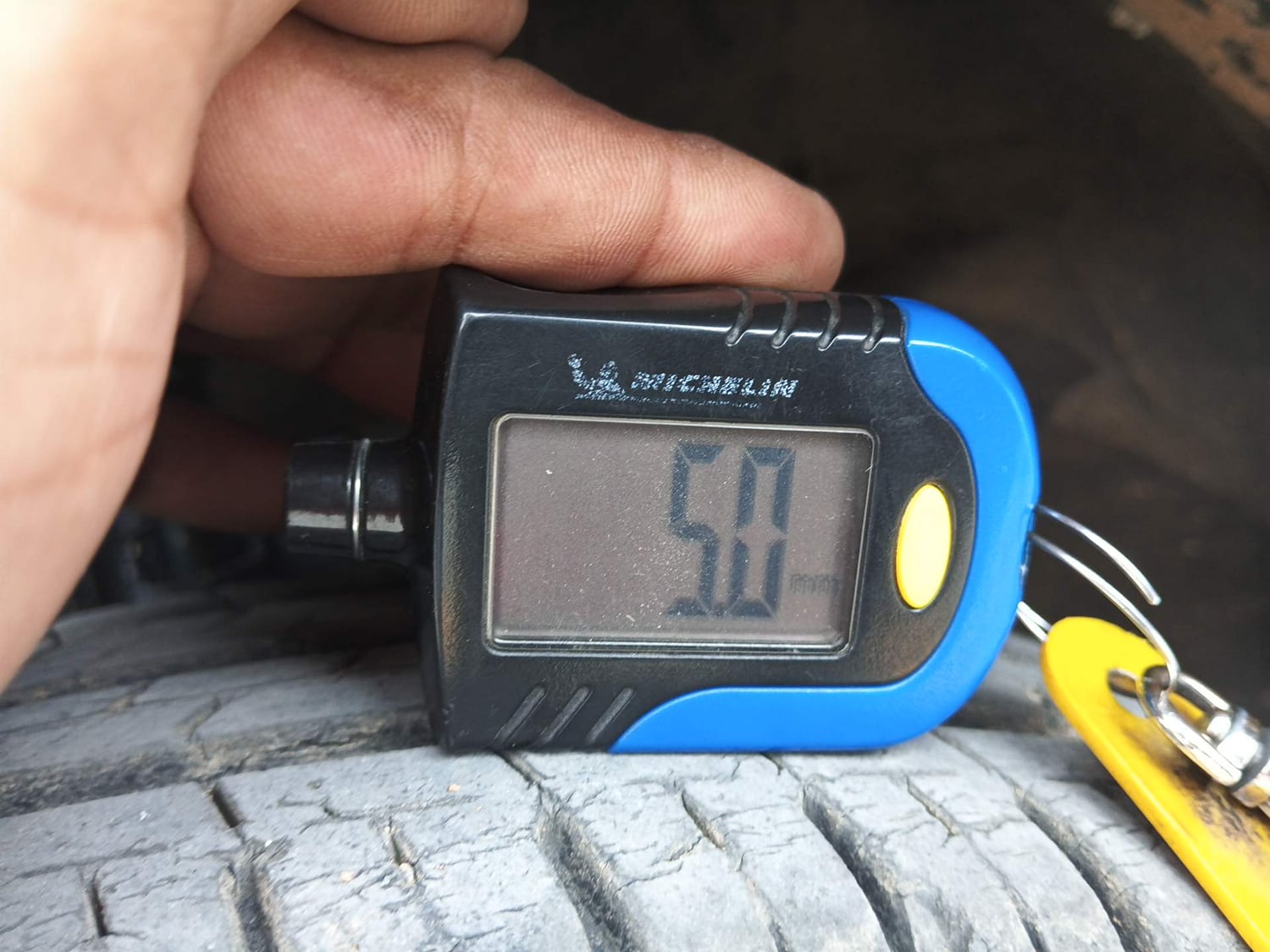 Used 2014 Maruti Suzuki Swift VXi Petrol Manual tyres LEFT FRONT TYRE TREAD VIEW