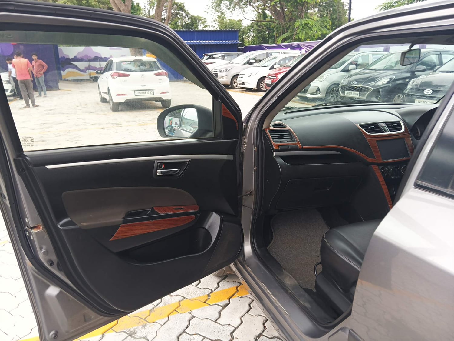 Used 2014 Maruti Suzuki Swift VXi Petrol Manual interior LEFT FRONT DOOR OPEN VIEW