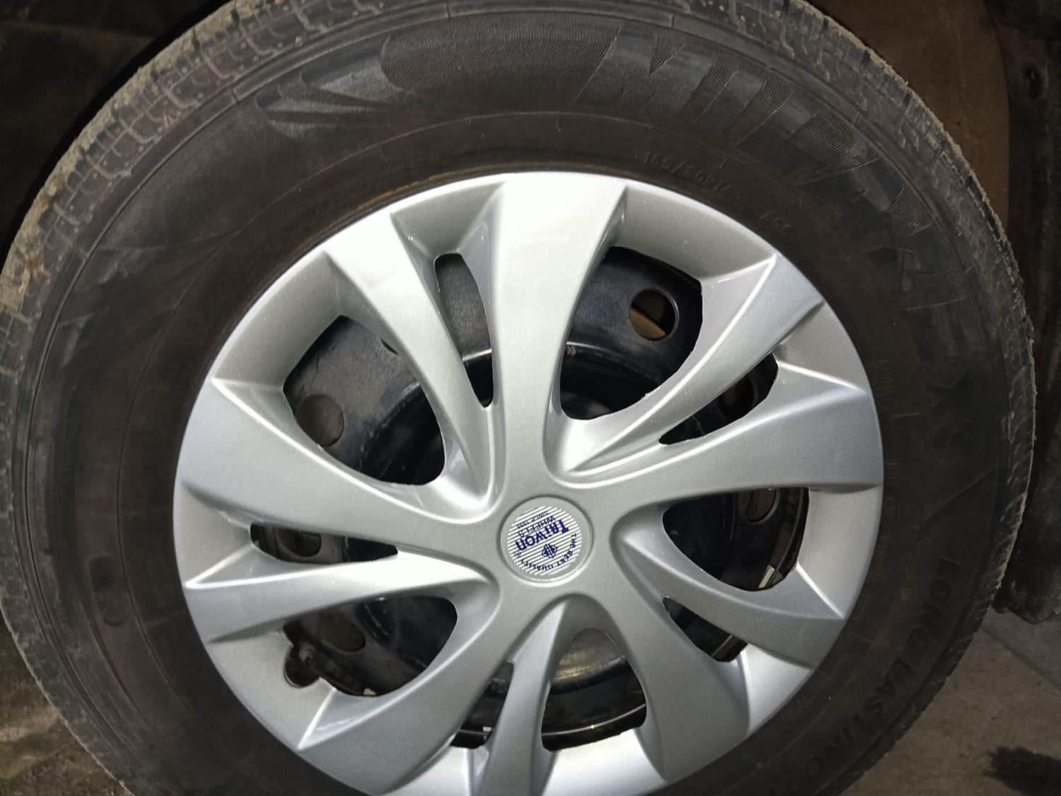 Used 2012 Maruti Suzuki Swift VXi Petrol Manual tyres LEFT FRONT TYRE RIM VIEW