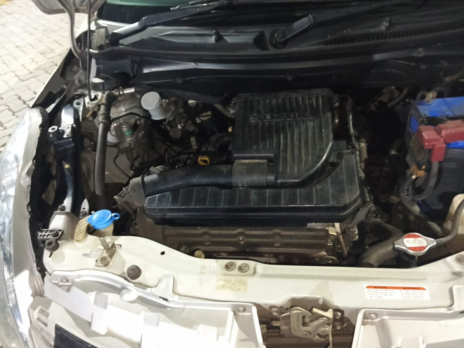 Used 2012 Maruti Suzuki Swift VXi Petrol Manual engine ENGINE RIGHT SIDE VIEW
