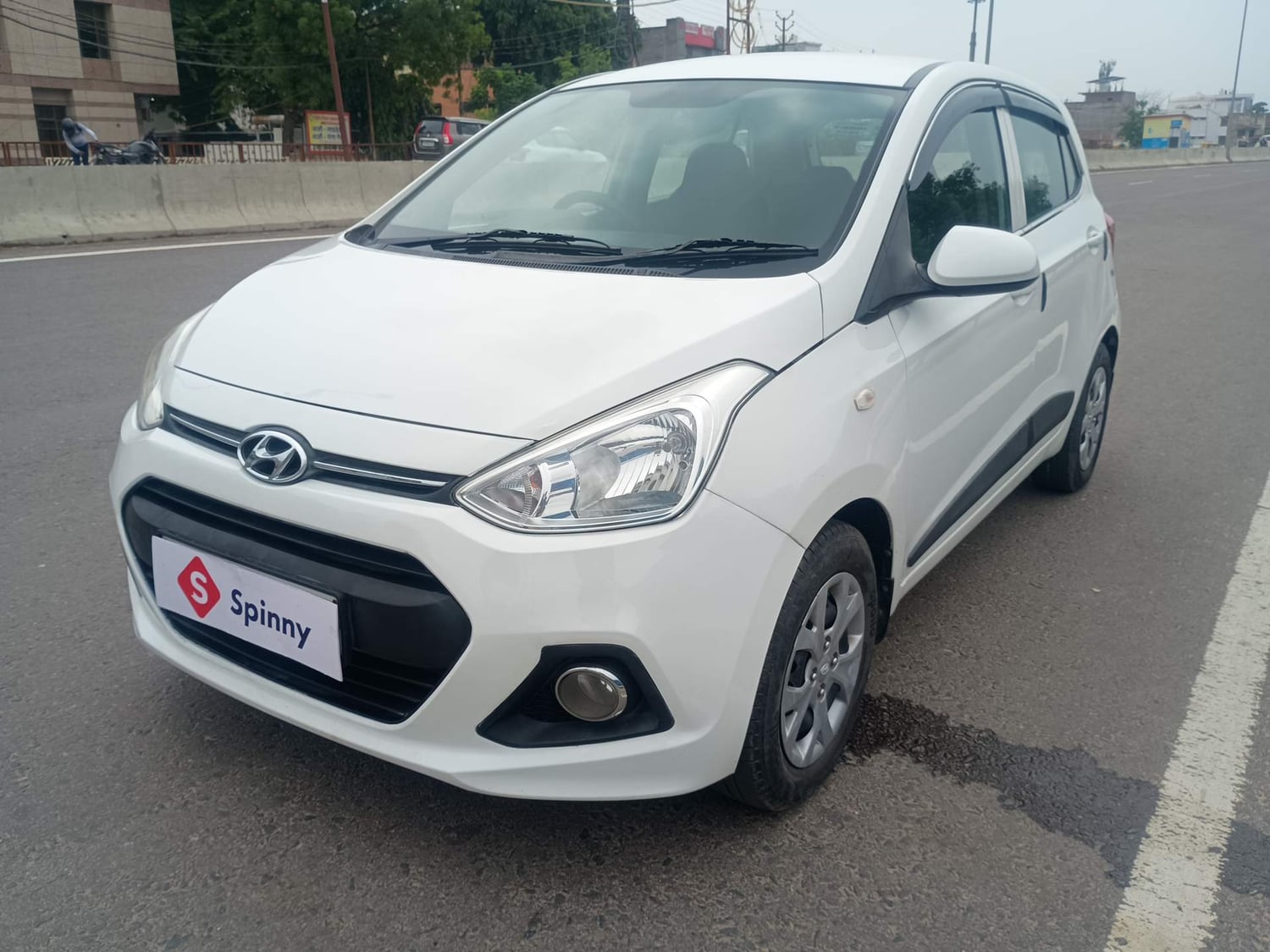Used 2016 Hyundai Grand i10 Magna 1.2 Kappa VTVT Petrol Manual exterior LEFT FRONT CORNER VIEW