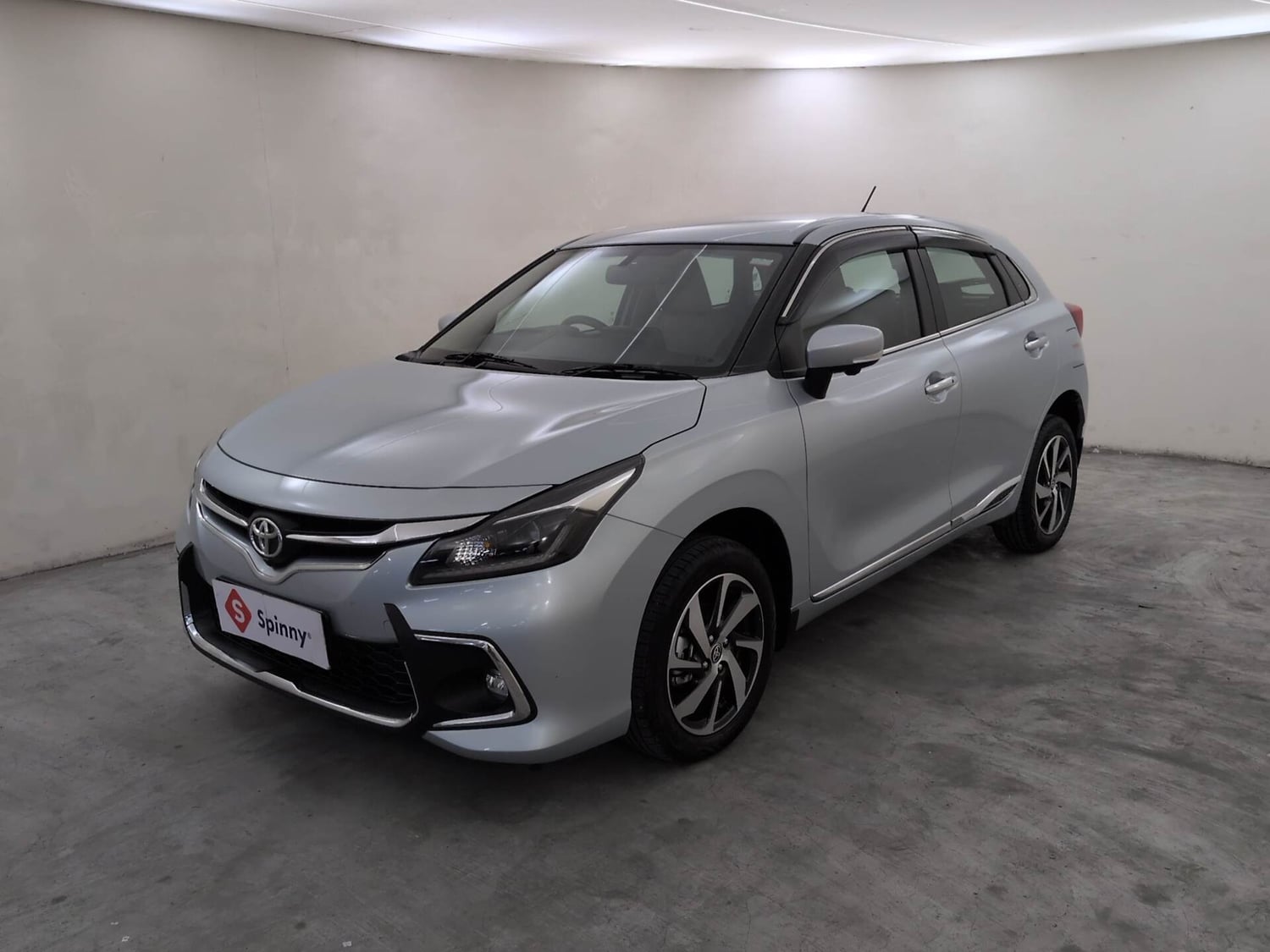 Used 2025 Toyota Glanza V Petrol Manual exterior LEFT FRONT CORNER VIEW