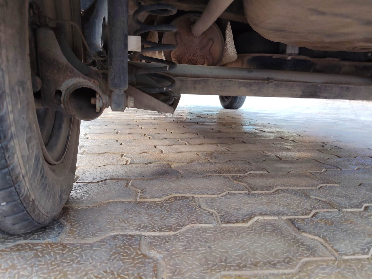 Used 2017 Renault Kwid RXT Opt Petrol Manual extra REAR UNDERBODY VIEW (TAKEN FROM REAR)