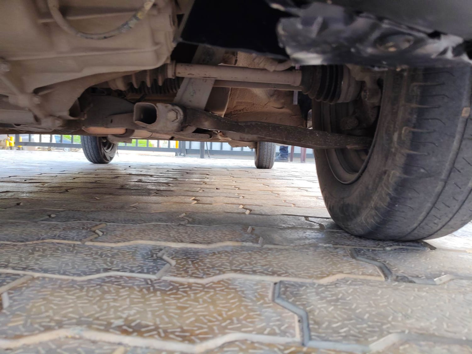 Used 2017 Renault Kwid RXT Opt Petrol Manual extra FRONT LEFT UNDERBODY VIEW