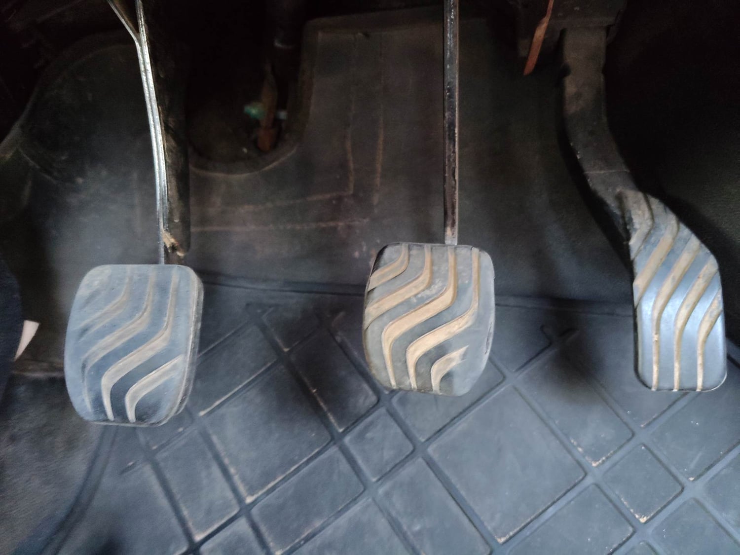Used 2017 Renault Kwid RXT Opt Petrol Manual interior PEDALS VIEW