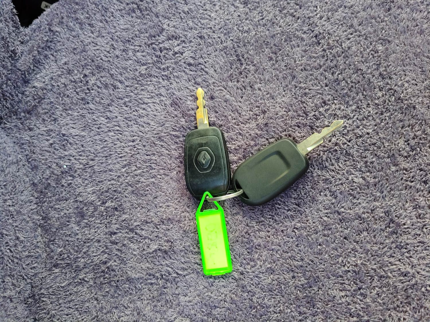 Used 2017 Renault Kwid RXT Opt Petrol Manual extra CAR KEY VIEW
