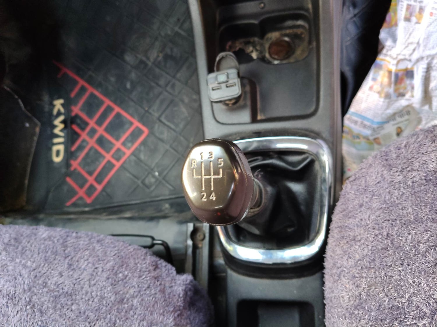 Used 2017 Renault Kwid RXT Opt Petrol Manual interior GEAR  KNOB VIEW