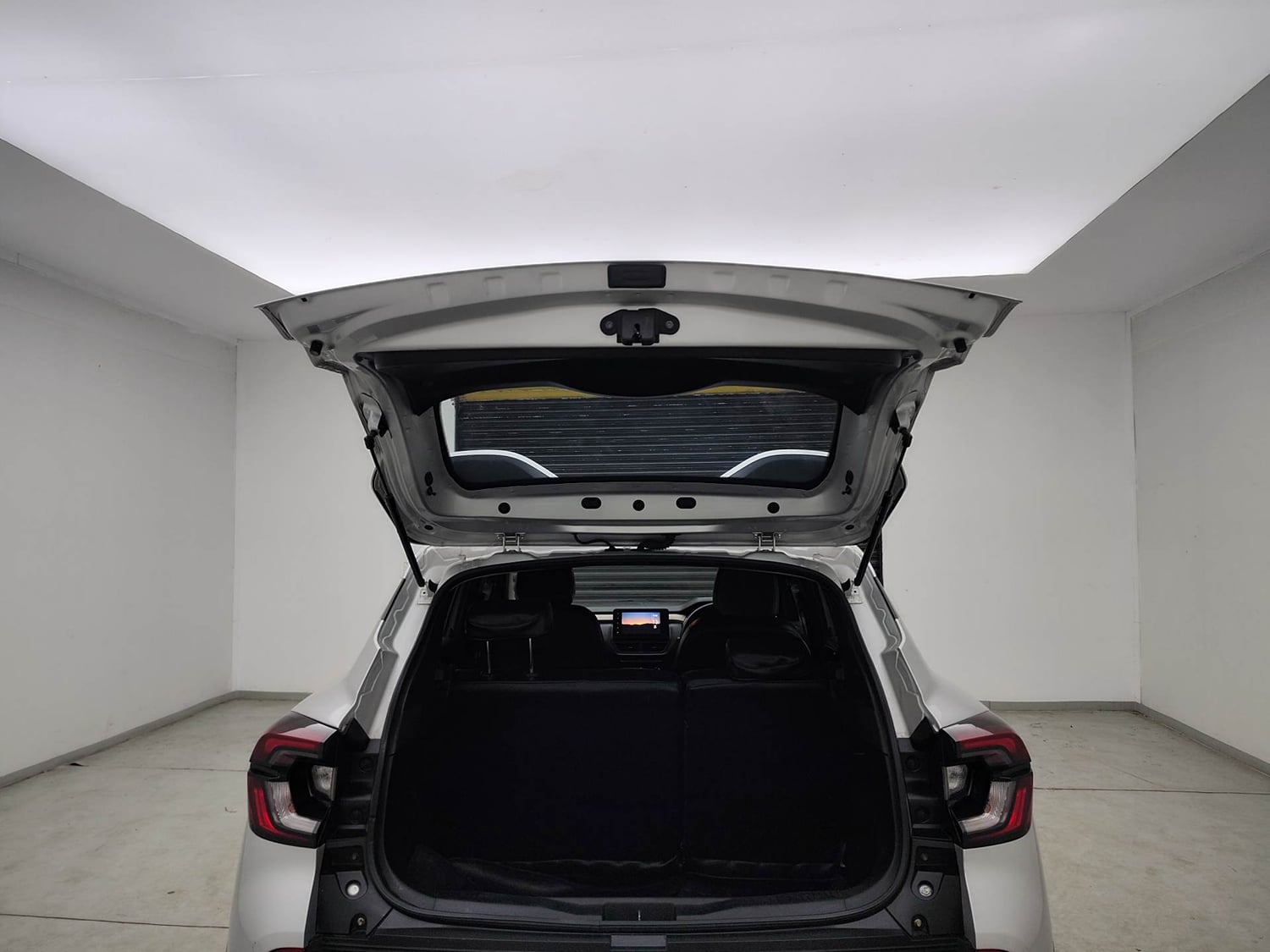 Used 2023 Renault Kiger RXT (O) MT Petrol Manual interior DICKY DOOR OPEN VIEW