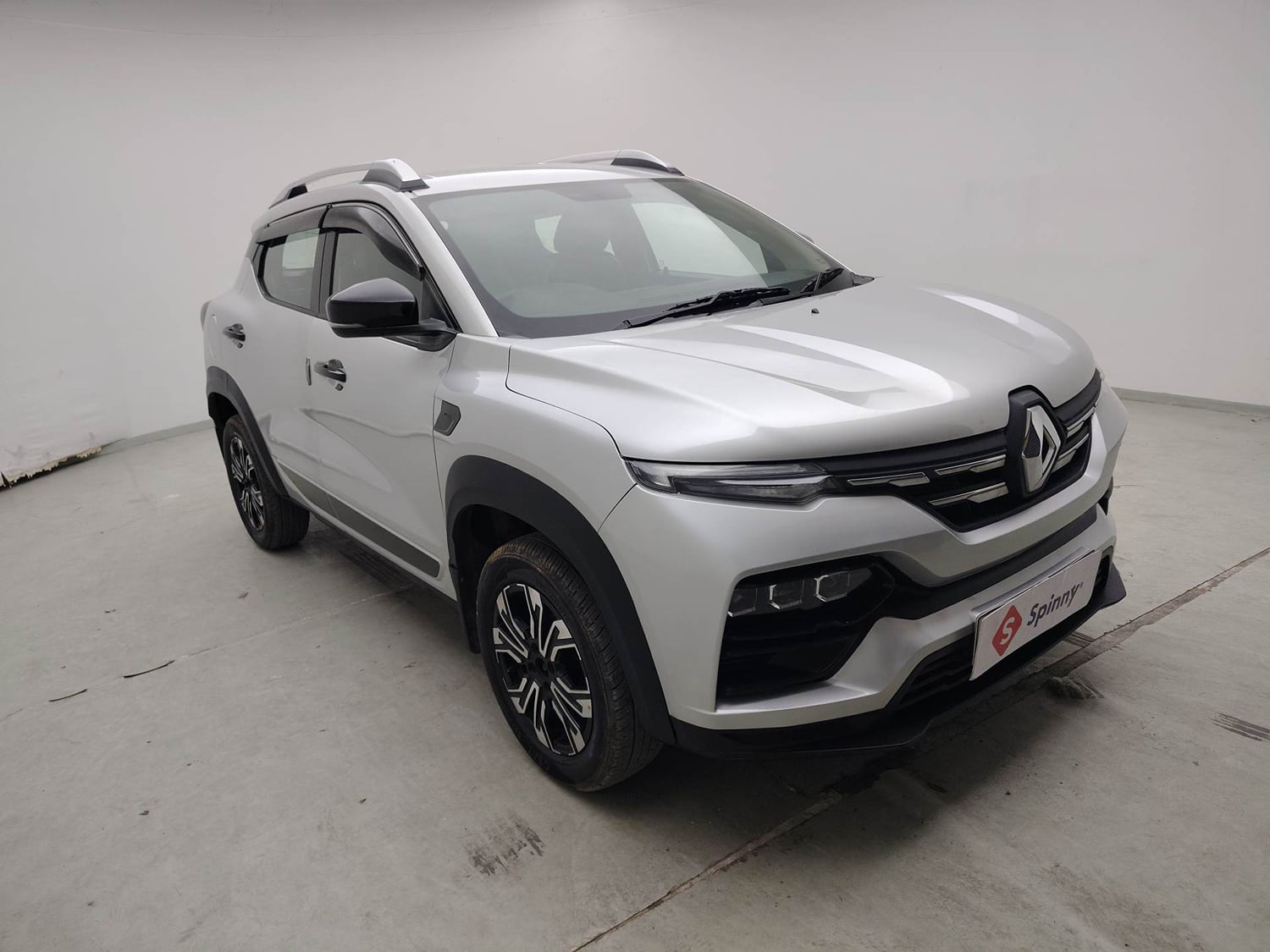 Used 2023 Renault Kiger RXT (O) MT Petrol Manual exterior RIGHT FRONT CORNER VIEW