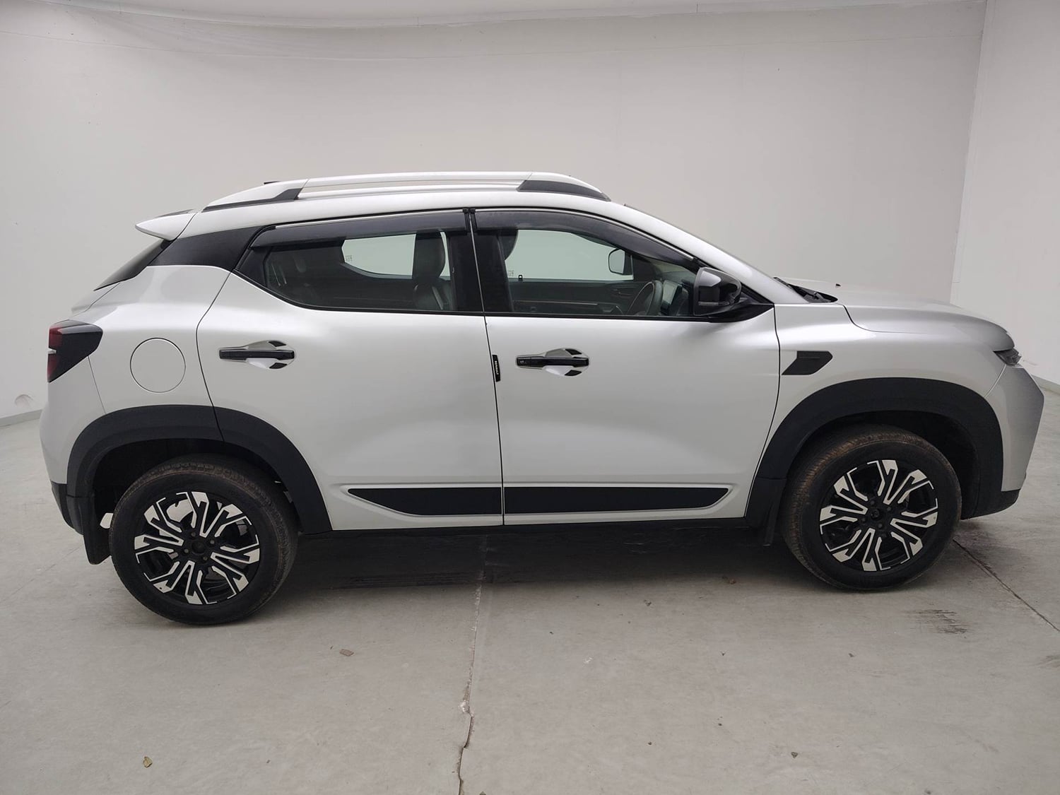 Used 2023 Renault Kiger RXT (O) MT Petrol Manual exterior RIGHT SIDE VIEW