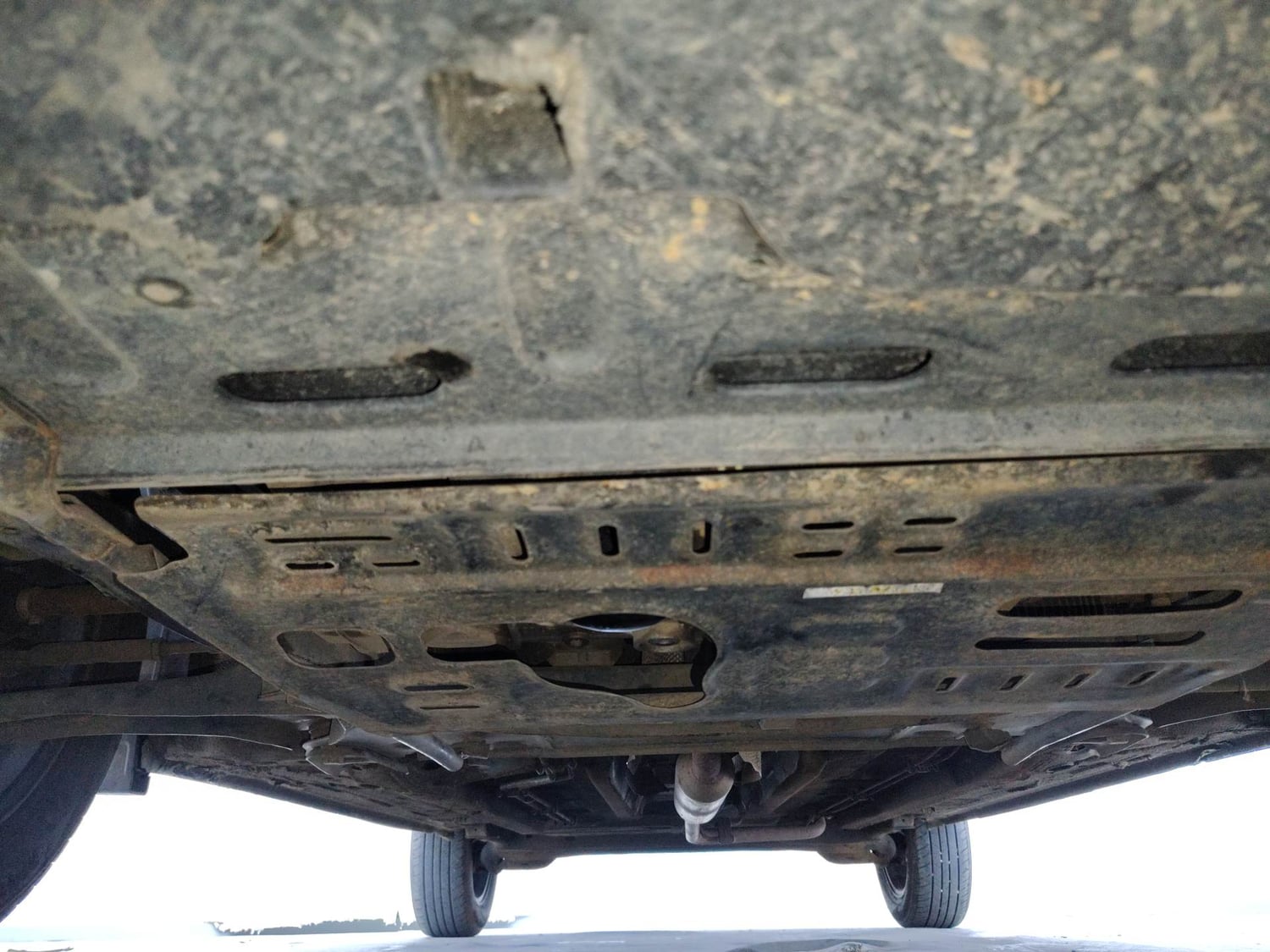 Used 2023 Renault Kiger RXT (O) MT Petrol Manual extra FRONT LEFT UNDERBODY VIEW