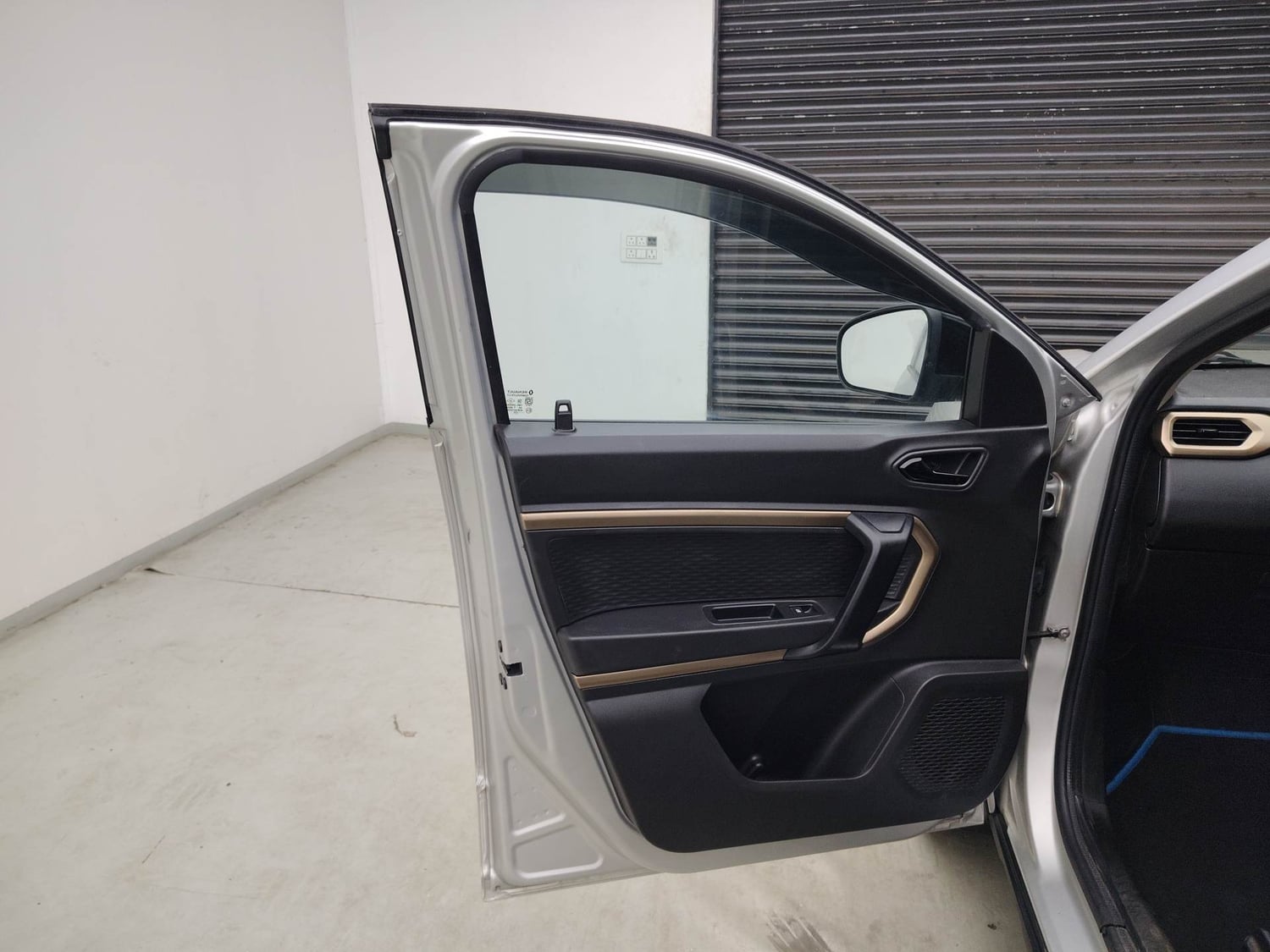 Used 2023 Renault Kiger RXT (O) MT Petrol Manual interior LEFT FRONT DOOR OPEN VIEW
