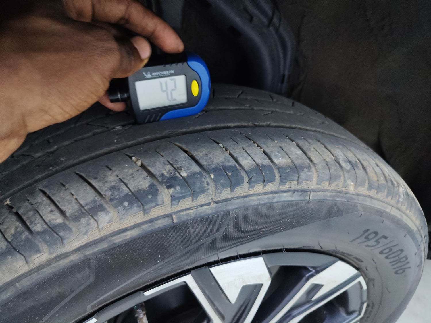 Used 2023 Renault Kiger RXT (O) MT Petrol Manual tyres RIGHT REAR TYRE TREAD VIEW